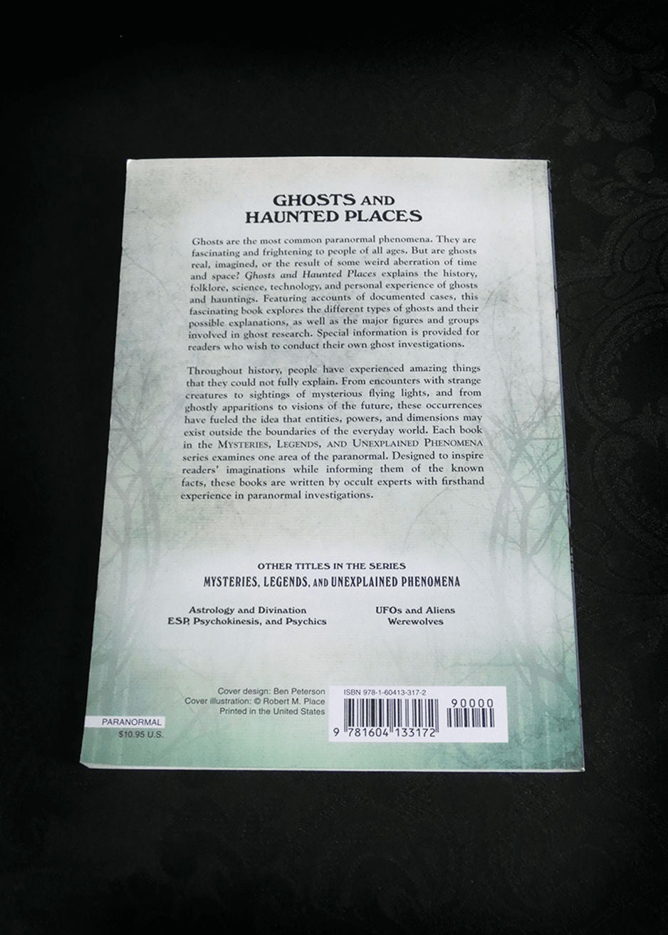 Ghosts and Haunted Places (Mysteries, Legends, and Unexplained Phenomena)