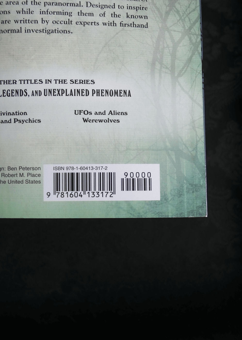 Ghosts and Haunted Places (Mysteries, Legends, and Unexplained Phenomena)