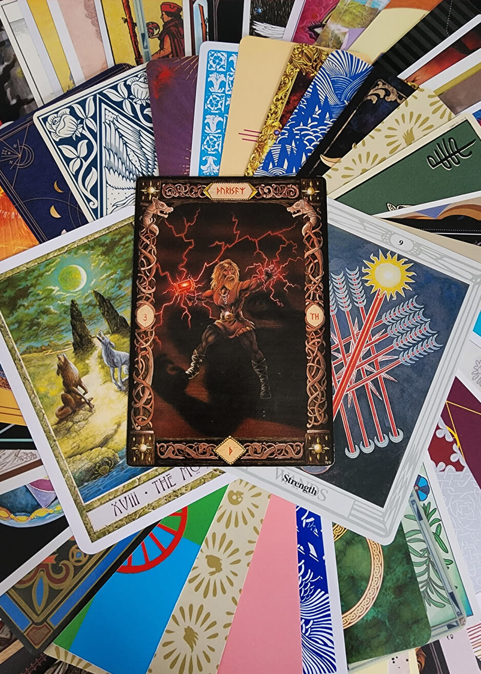 Mixed Tarot and Oracle Card Collection Red Velvet 100 cards