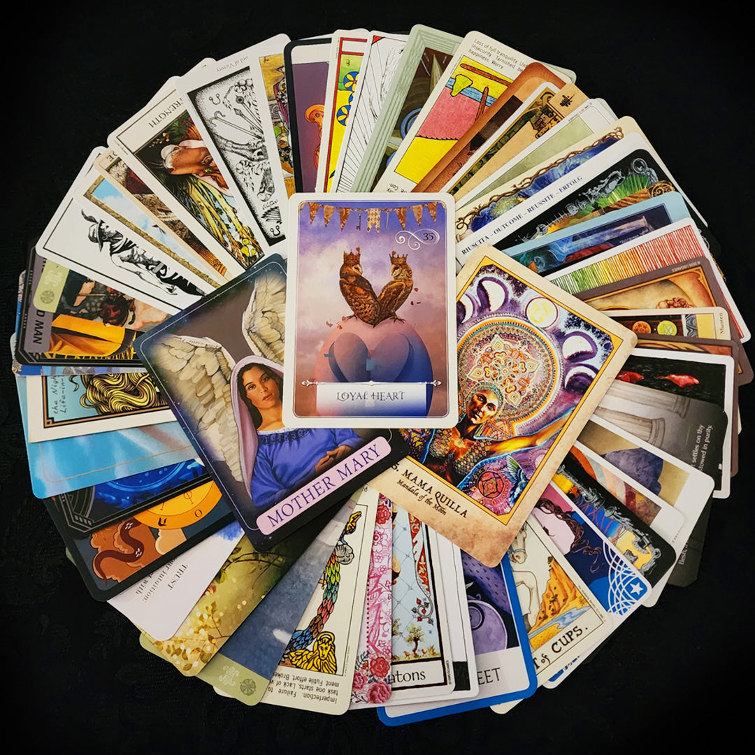Collection de Cartes de Tarot et d'Oracle (50 cartes) en Velours Rose