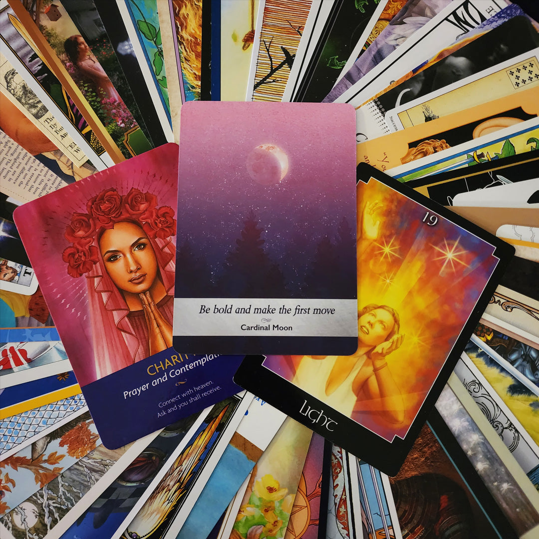 Collection de Cartes de Tarot et d'Oracle (50 cartes) en Velours Rose