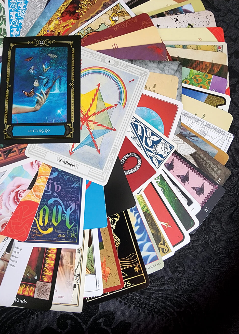 Collection mixte de cartes de Tarot et d'Oracle Velours bleu 100 cartes