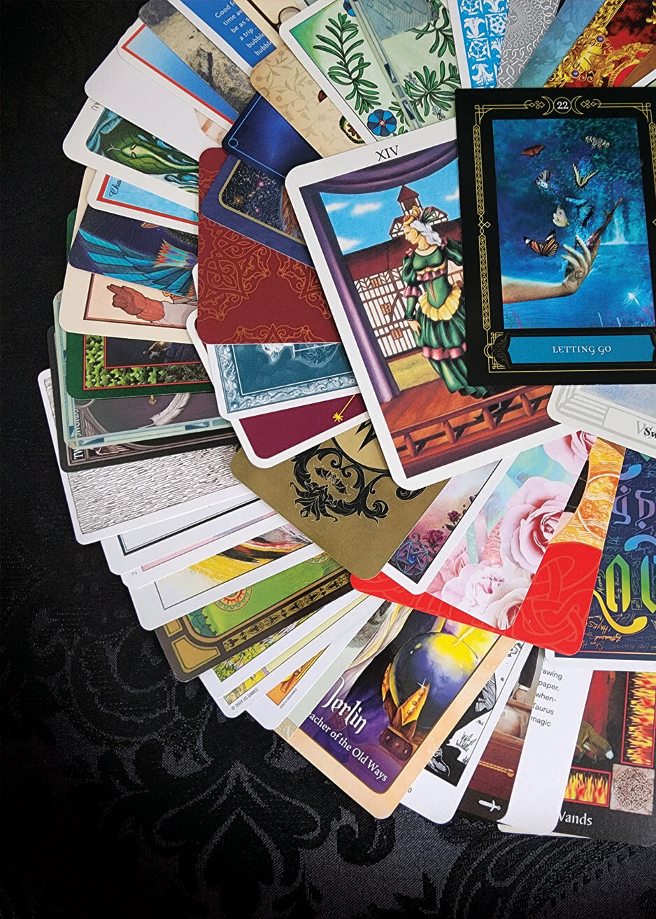 Collection mixte de cartes de Tarot et d'Oracle Velours bleu 100 cartes