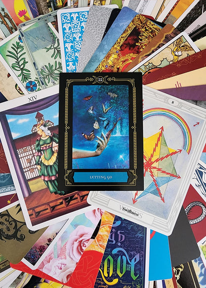 Collection mixte de cartes de Tarot et d'Oracle Velours bleu 100 cartes