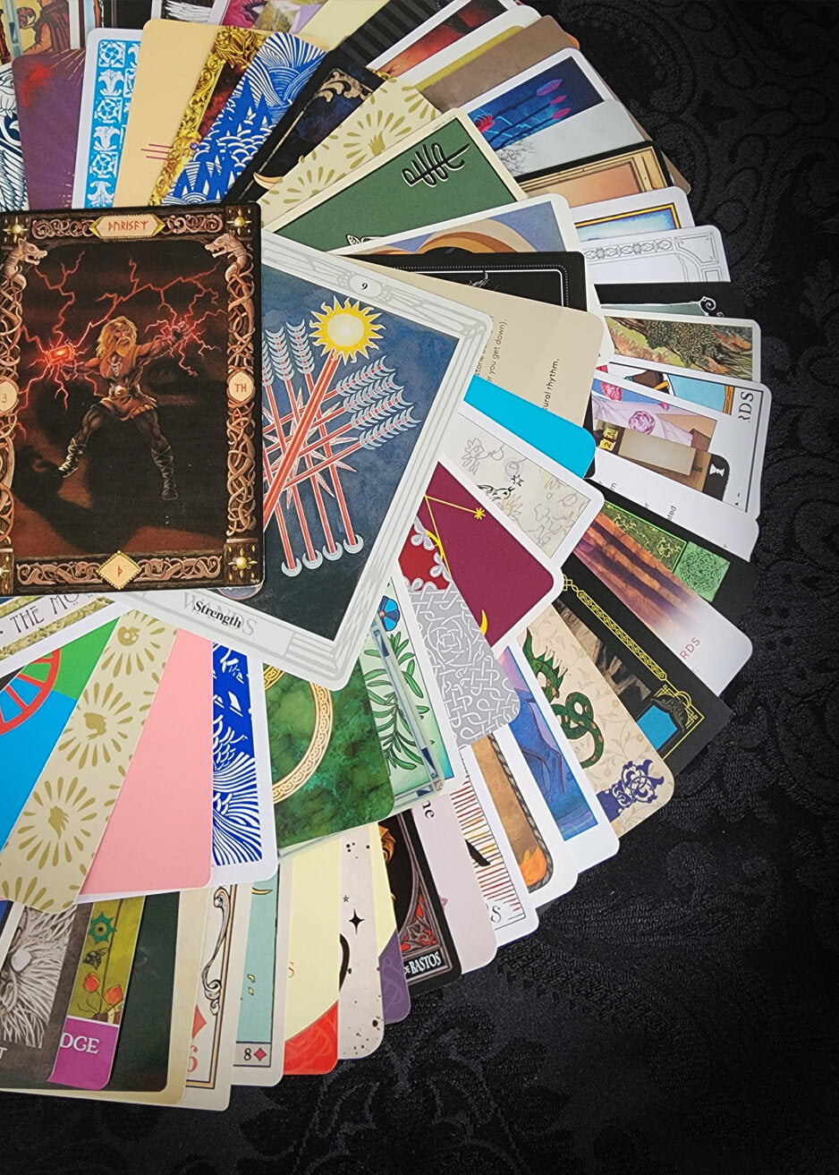 Mixed Tarot and Oracle Card Collection Red Velvet 100 cards