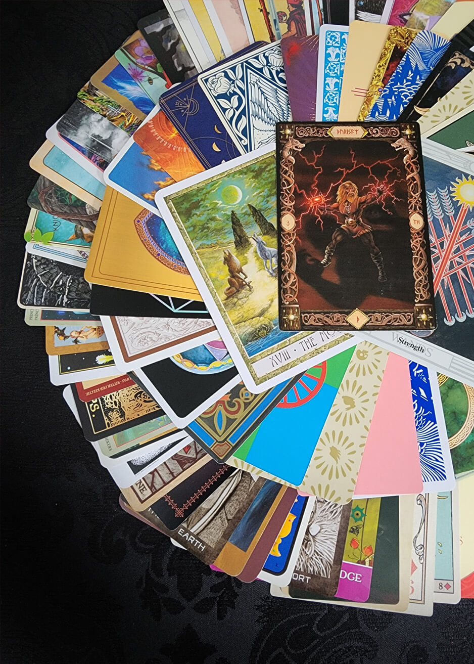 Mixed Tarot and Oracle Card Collection Red Velvet 100 cards