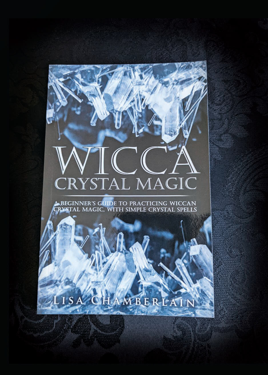 La Magie des Cristaux Wicca : Un guide du débutant pour pratiquer la magie des cristaux wiccane, avec des sorts de cristaux simples